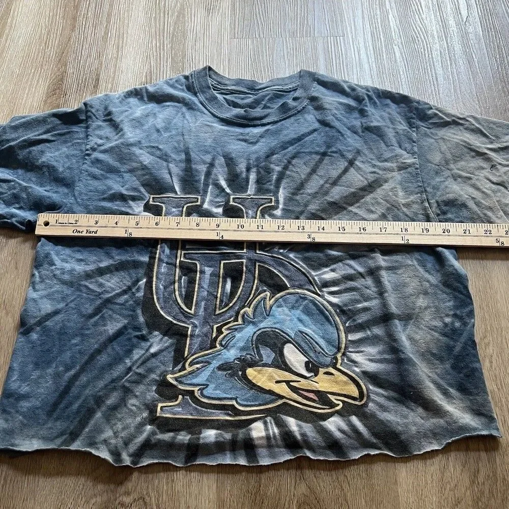 University Of Delaware The Mountain Women’s Medium Lightweight Blue White Crop - Picture 3 of 6